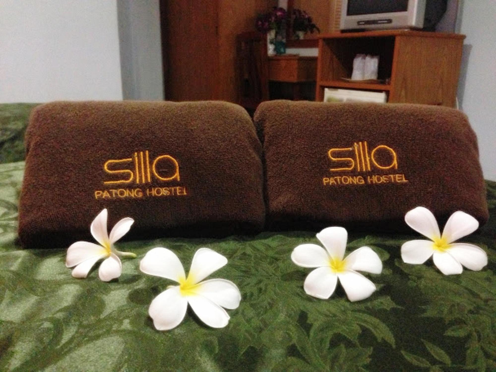 Silla Patong Hostel Esterno foto