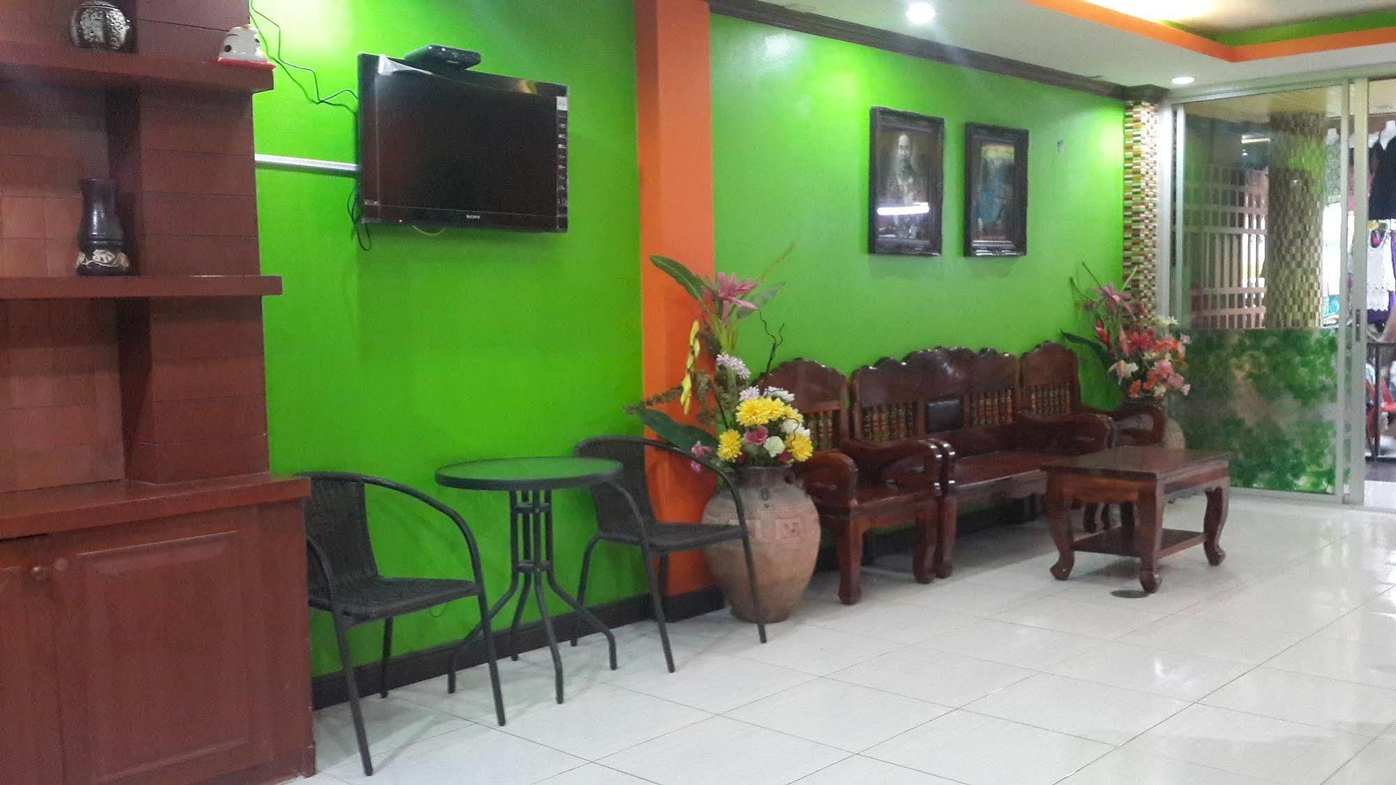 Silla Patong Hostel Esterno foto