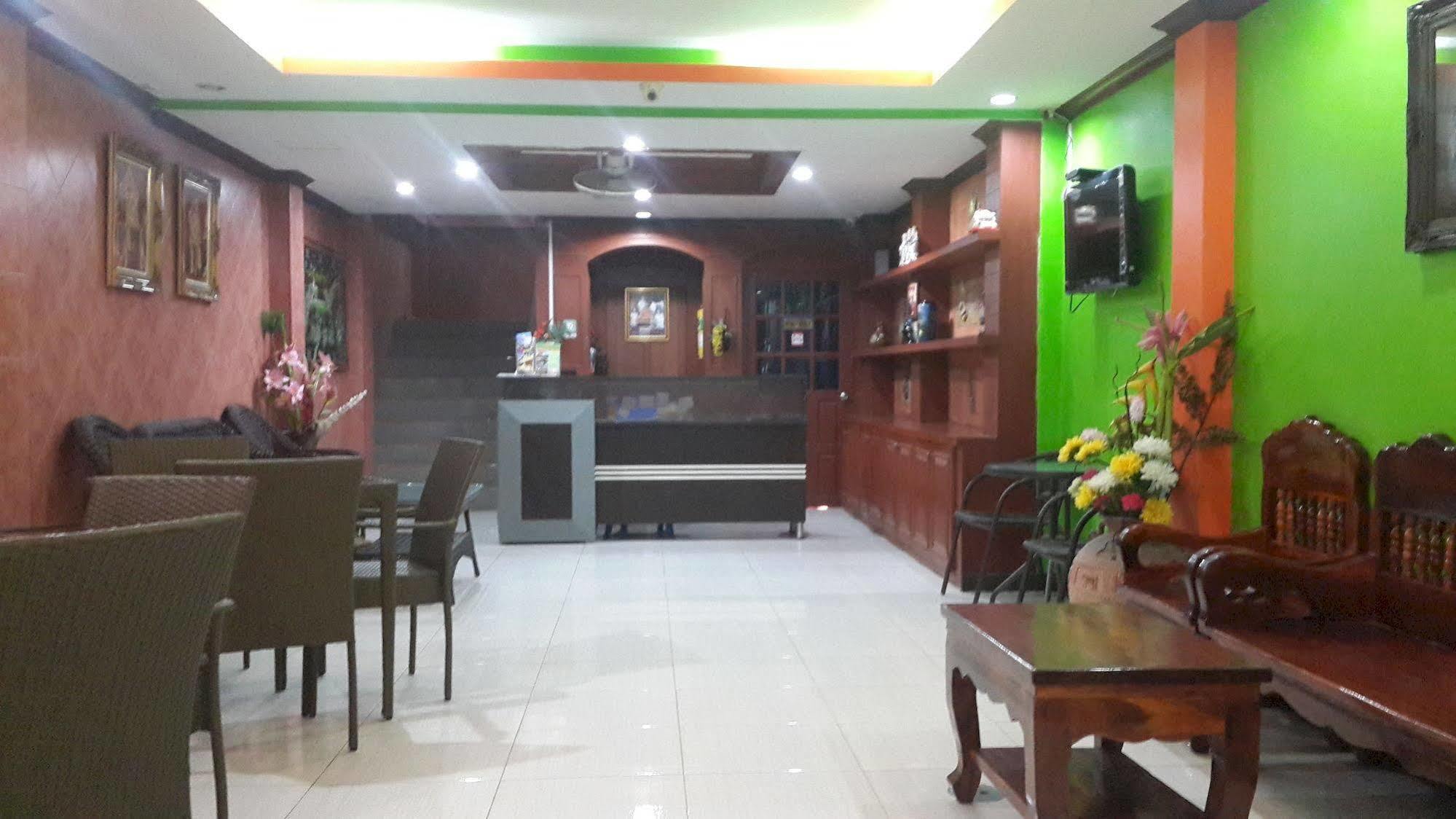 Silla Patong Hostel Esterno foto