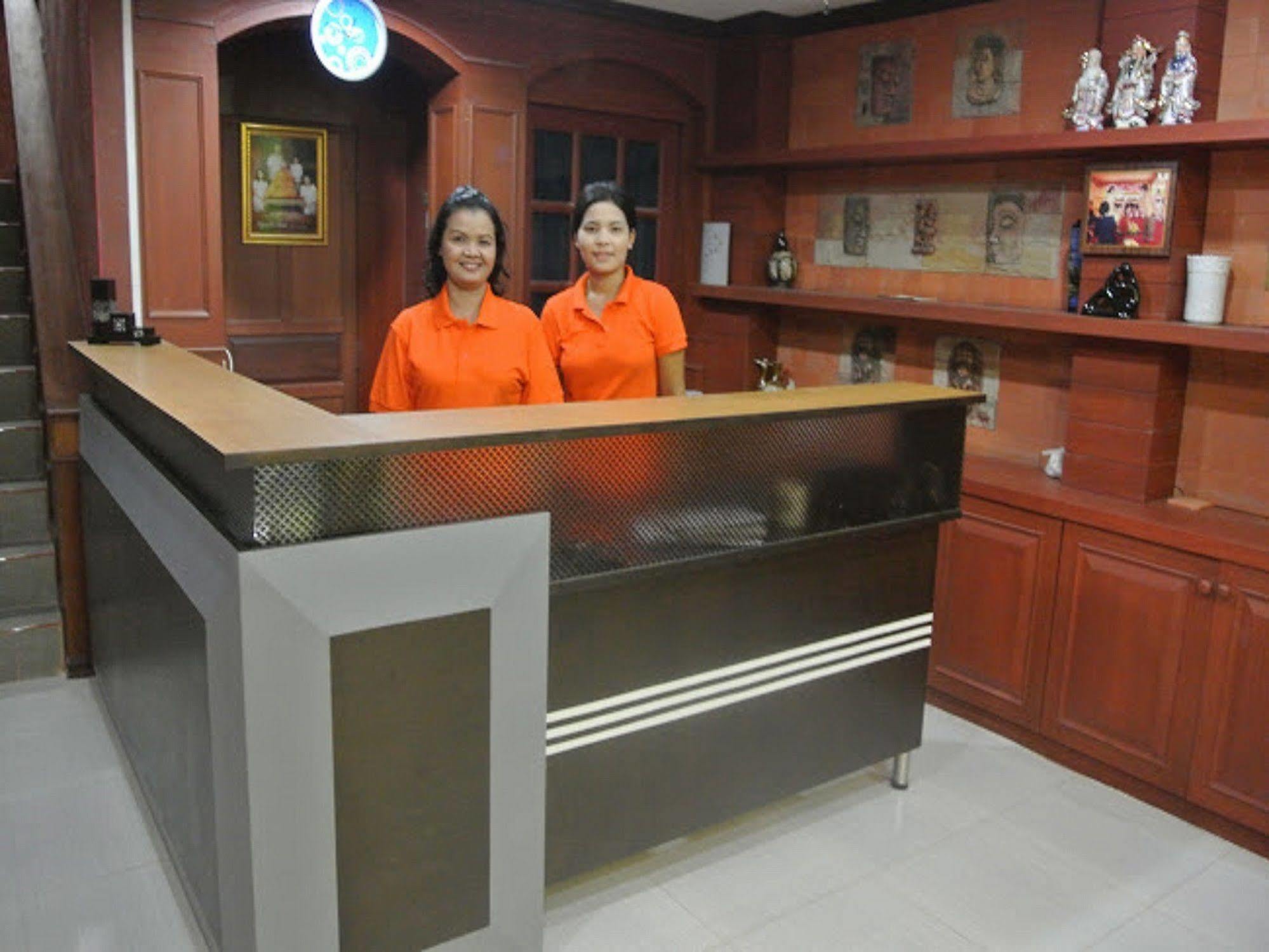 Silla Patong Hostel Esterno foto